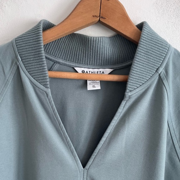 Athleta Eastbound Sweatshirt Sage Green Size XLarge Pullover V Neck Comfort Cozy - Picture 6 of 7